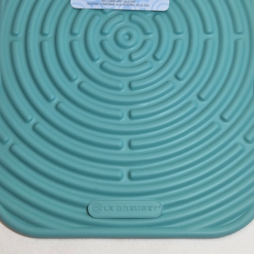 Le Creuset COOL TOOL Turquoise Rectangle Silicone Surface Protector Pot Mat NWT