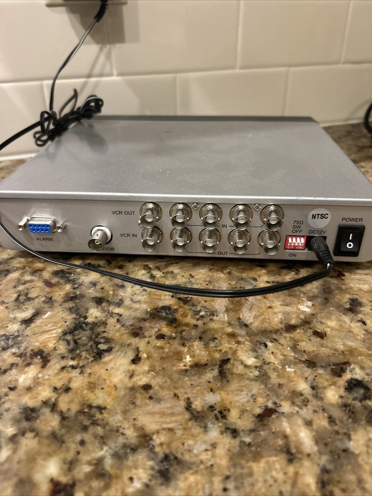 AV Tool AVT-8120 Quad Splitter