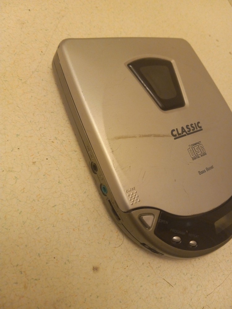 Classic CD Walkman Portable CD player Model CL160 - Works - Display doesnt work