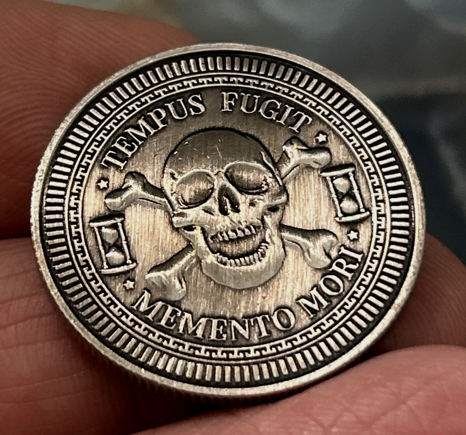 Memento Mori - Tempus Fugit Skull Lucky Pocket Piece Coin (1 PC)