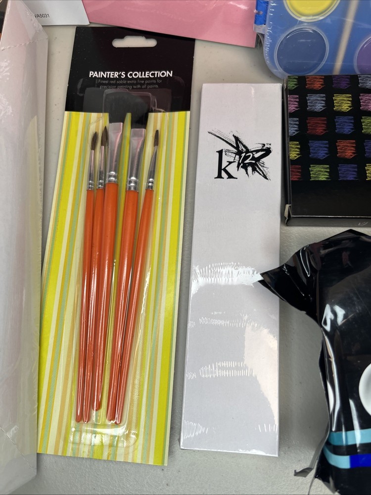 K12 Art E1 Course Kit Tempera Paint Clay Yarn ￼