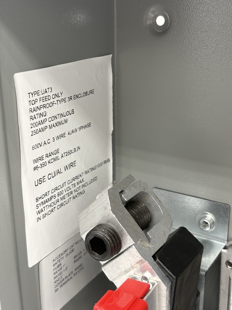 Siemens Low Voltage Meter Socket 200A Single Phase 3 Wire 600 Volt Max 10000 AIR