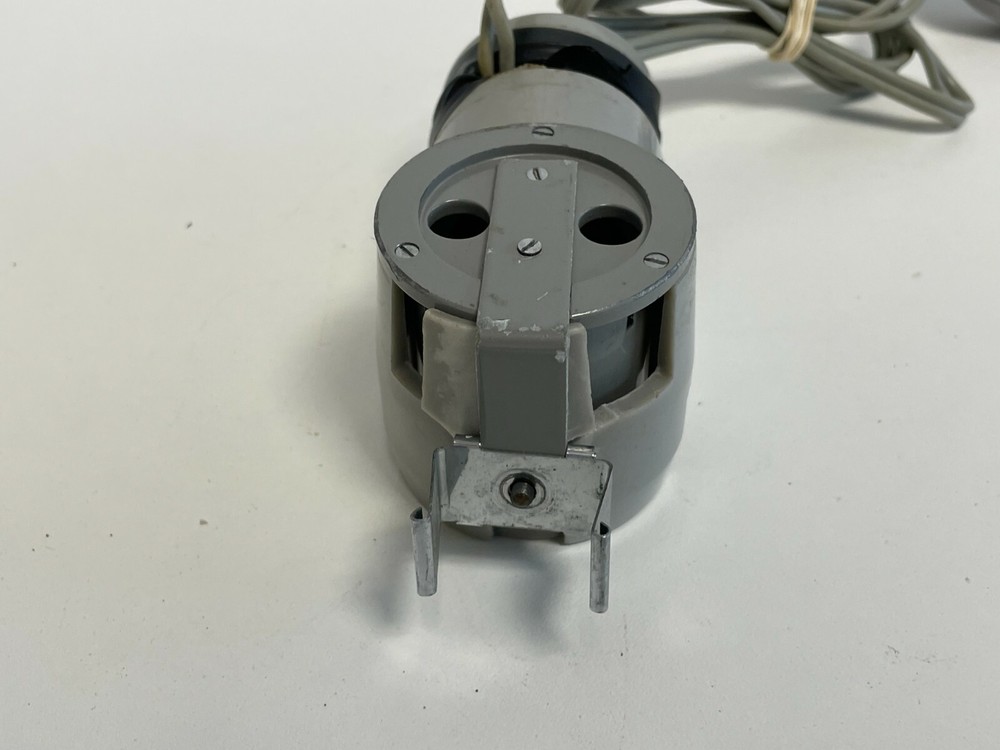 A1: Bausch & Lomb IST Microscope Light