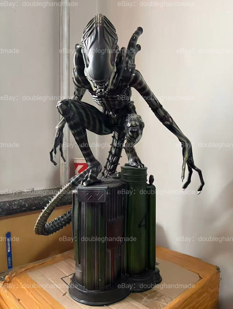 Alien Crouching Statue Model, Black & White, 1/3 Scale, Custom Resin