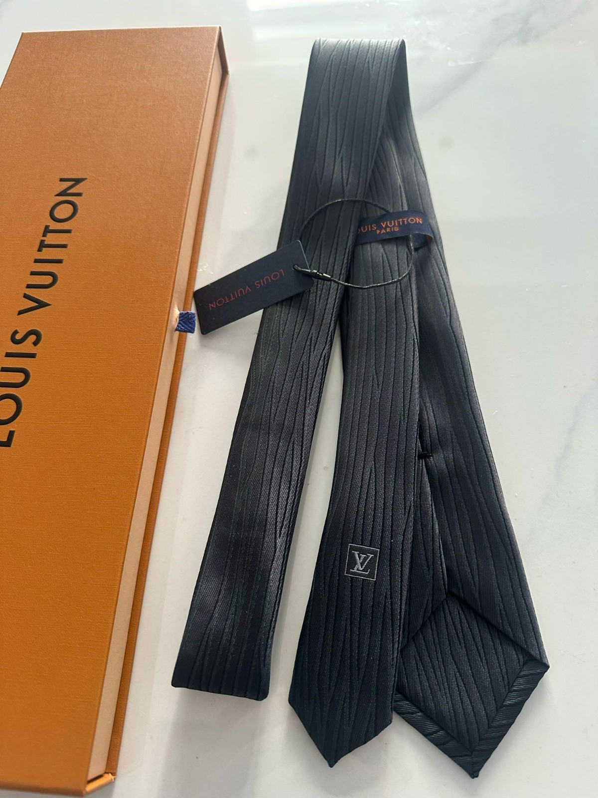 Authentic Louis Vuitton 100% Silk Tie Jacquard Tie Dark Grey Made in Italy