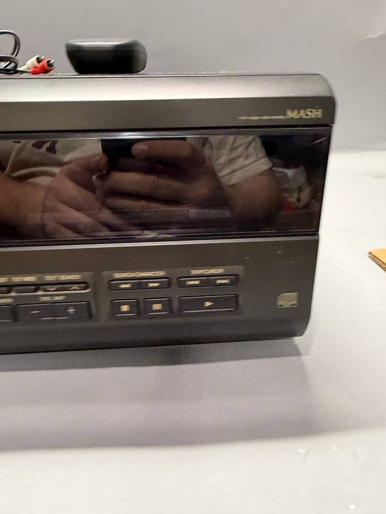 Technics SL-MC7 Compact Disc CD Changer Player w/ Remote – Works – Broken Corner