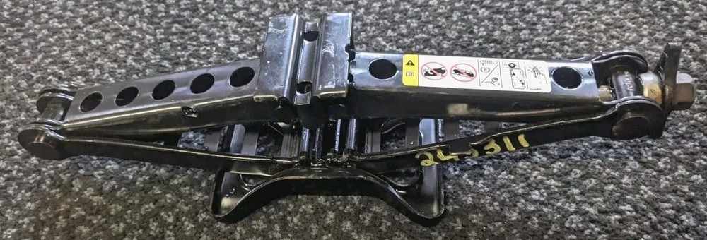 2011 JEEP PATRIOT JACK AND TOOL KIT