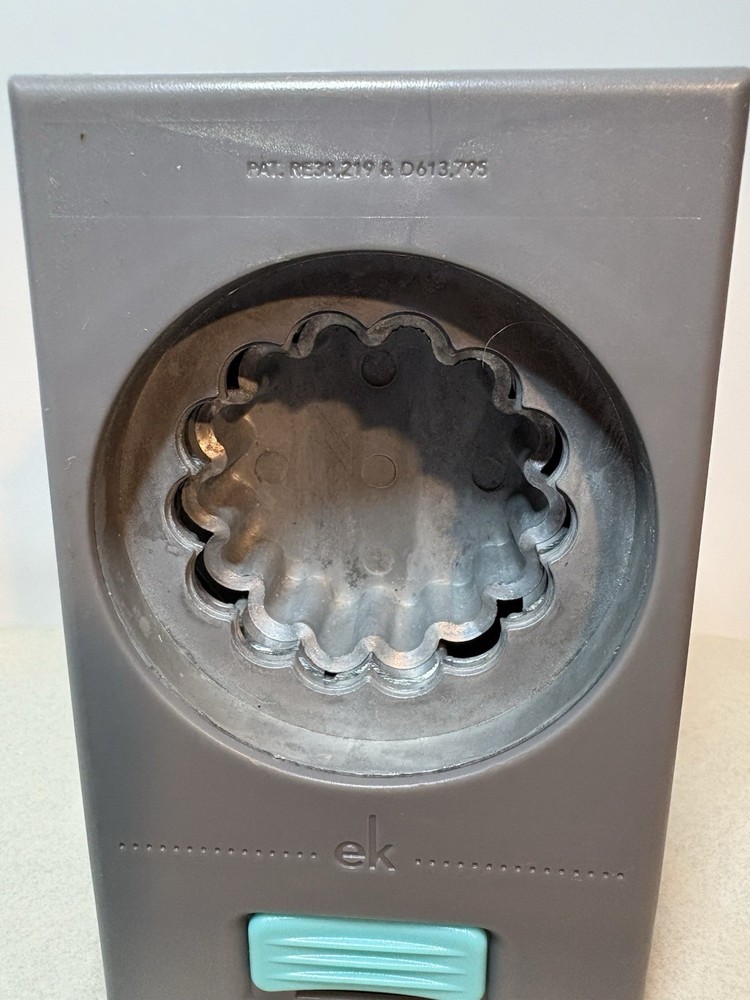 Stampin up! ek Scallop Circle Punch 2”