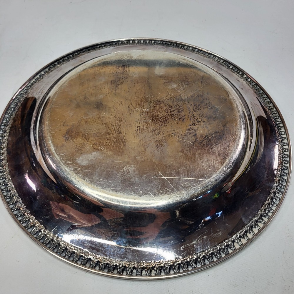 Vintage Wilcox 7075 Silverplate Round Serving Platter 11" International