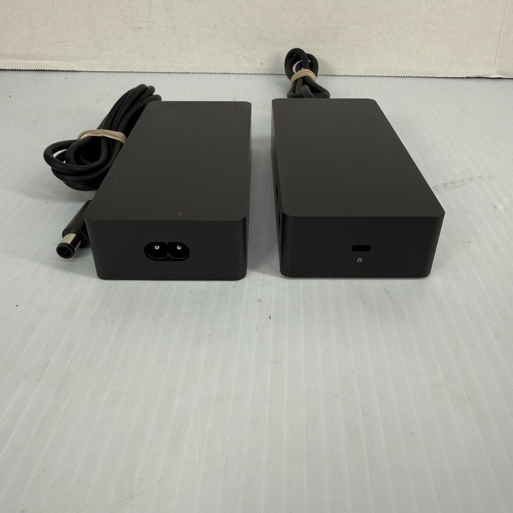 Microsoft 1661 Surface Pro 4 Docking Station w/ Microsoft 1749 90W AC Adapter