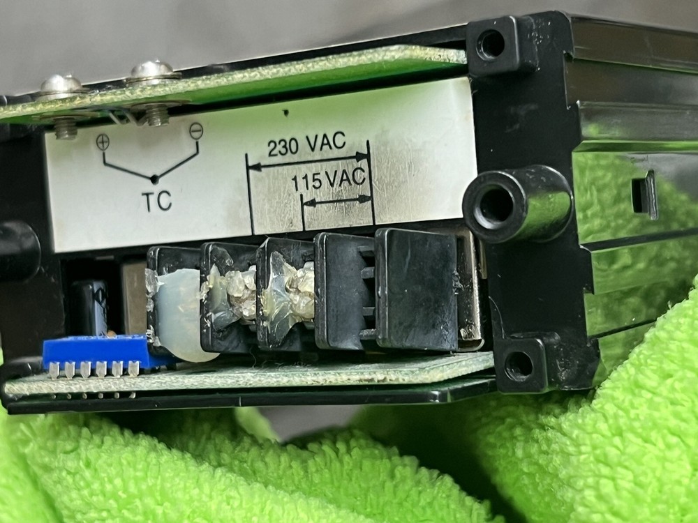 Omega DP701 Microcomputer digital Thermometer pre-owned