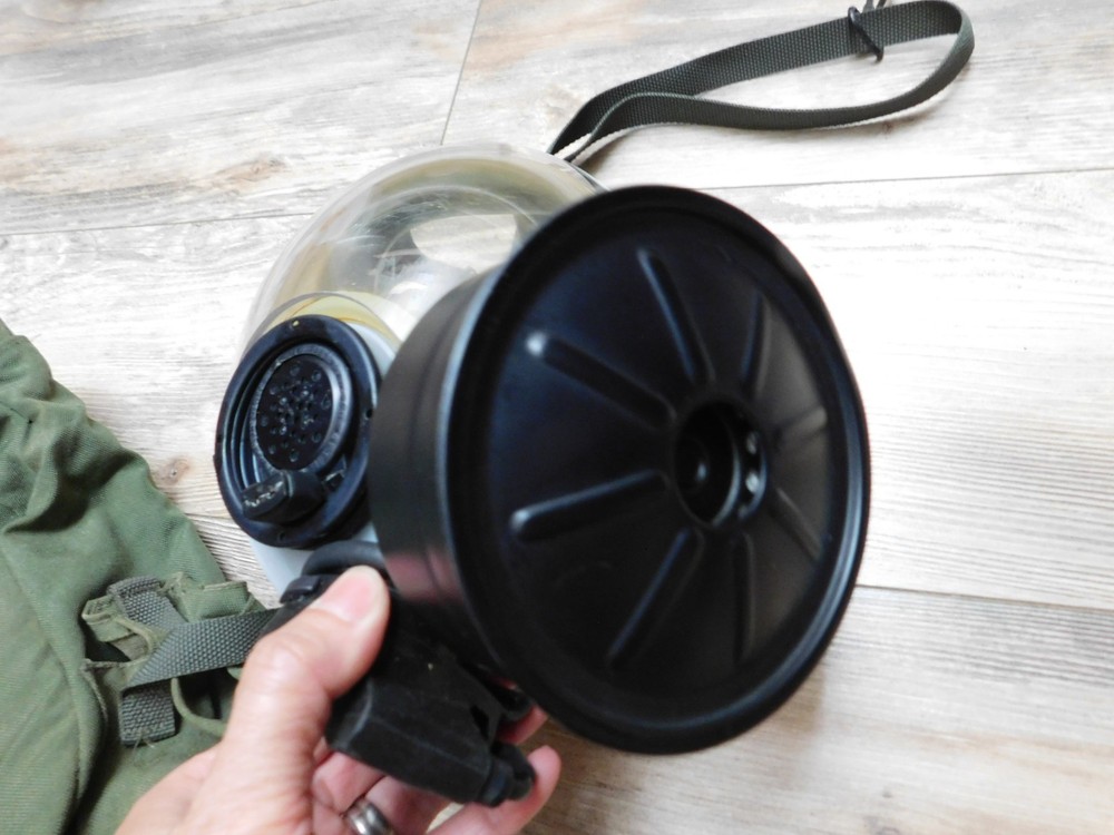 USGI MSA 5479 GAS MASK SIZE LARGE