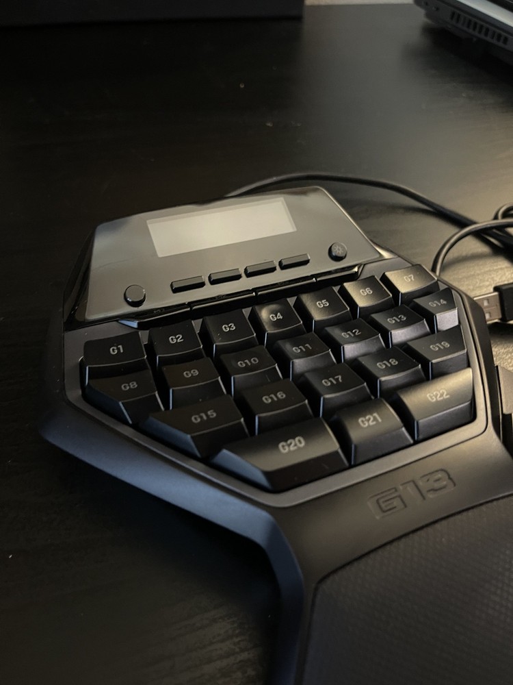 Logitech G13 Advanced Programmable Gameboard with LCD Display Black Y-U0002 EUC