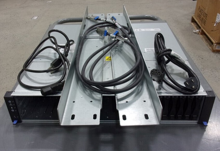 NetApp 0833 P41194-04-B 24-Bay SAS Storage Array 2*Controllers SEE NOTES