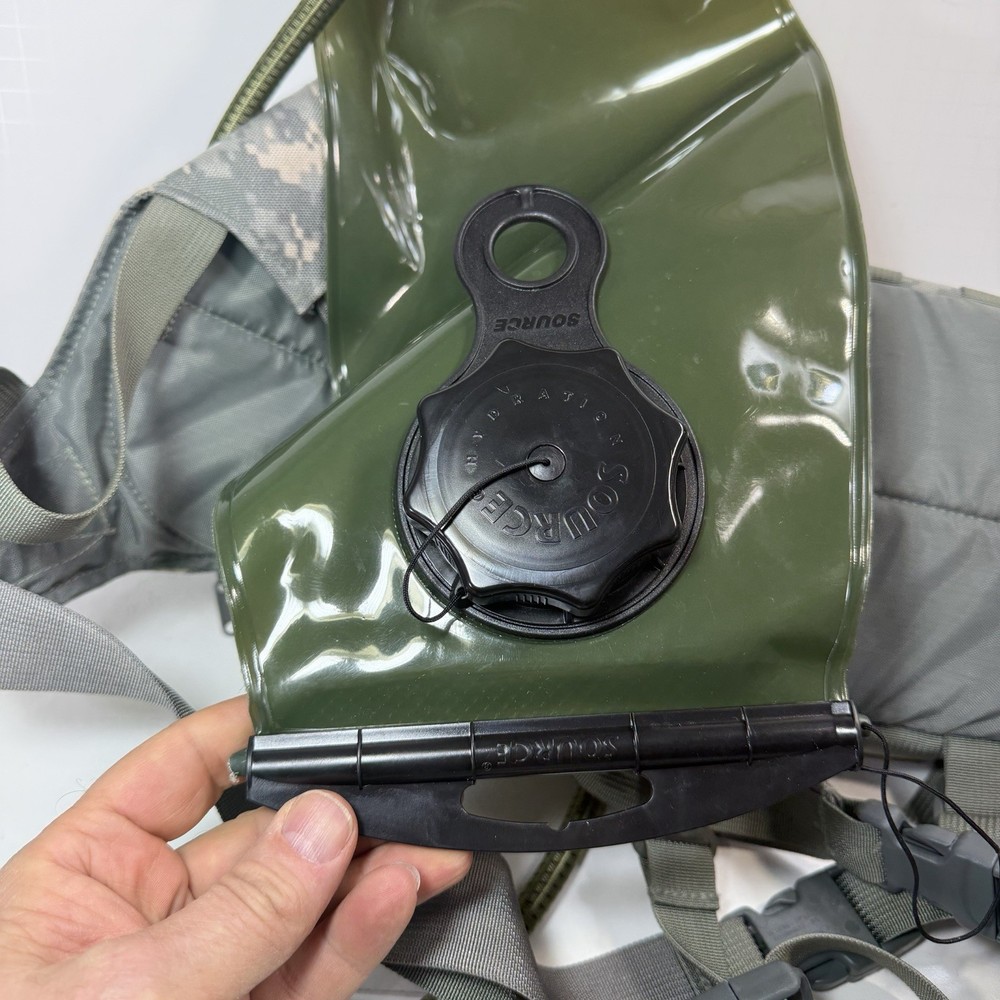 Tactical Tailor 3L Hydration System in ACU Camouflage Source Bladder, looks NEW