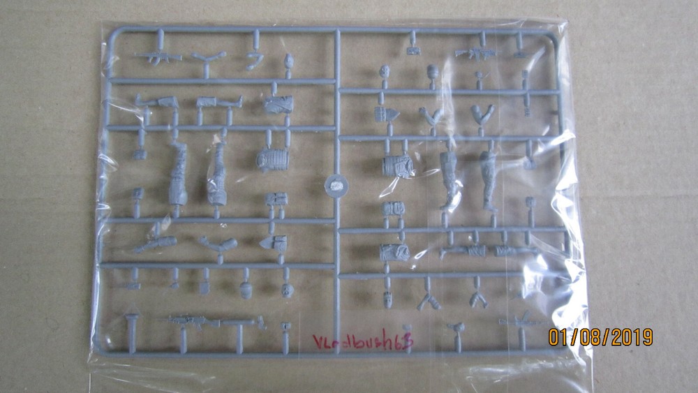 Master Box 35200 Somewhere on our planet 'Sharing a smoke' 1/35 scale