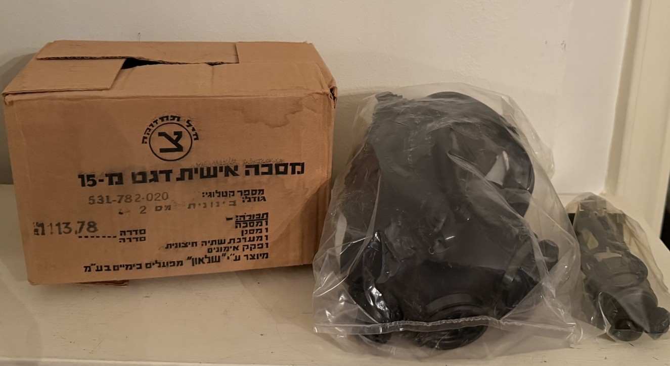 Israeli M15 Gas Mask Kit – Sealed Civil Defense Surplus – Cold War / Gulf War