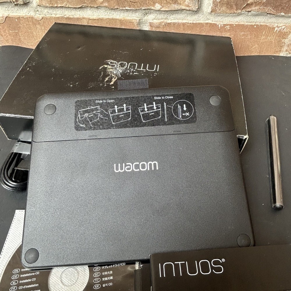 Wacom INTUOS CTH-490 Creative Pen & Touch Tablet USB Small Black