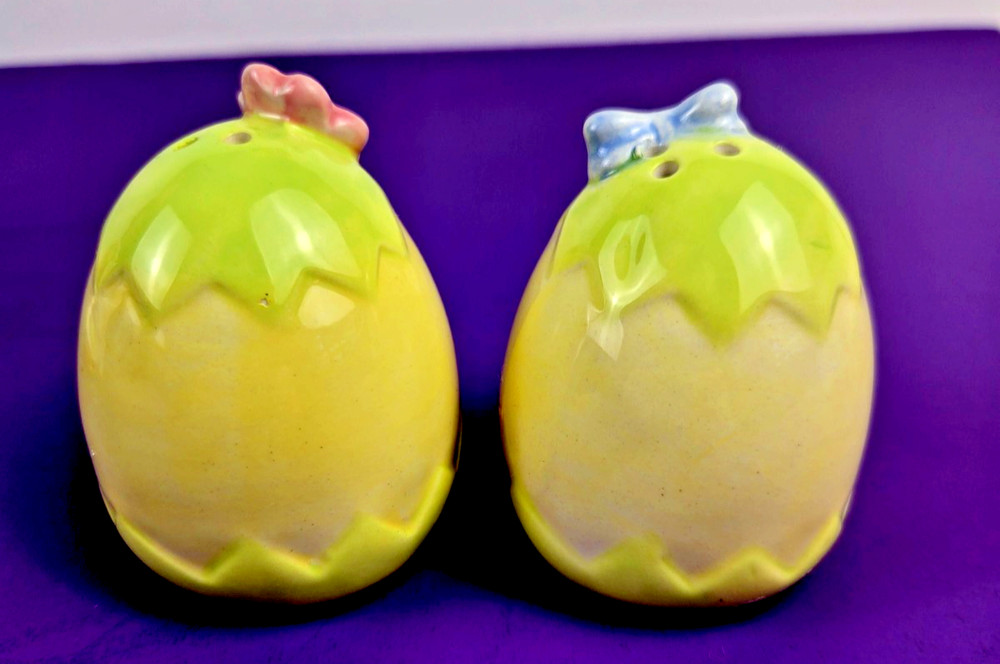 NWT Pfaltzgraff Spring Chicks Salt and Pepper Set with Caddy