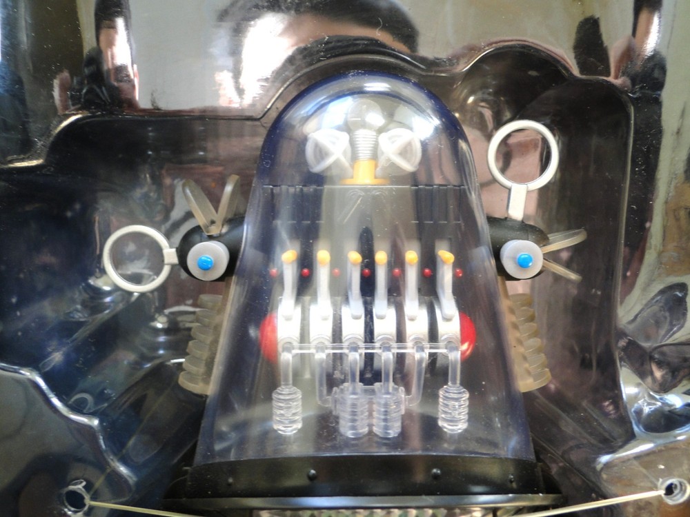 Forbidden Planet: Light & Sound Walking Robby the Robot