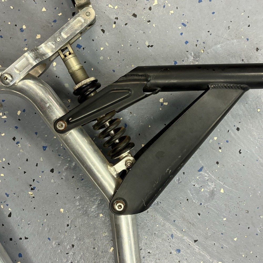 AMP Research B5 Full Suspension Large Frame