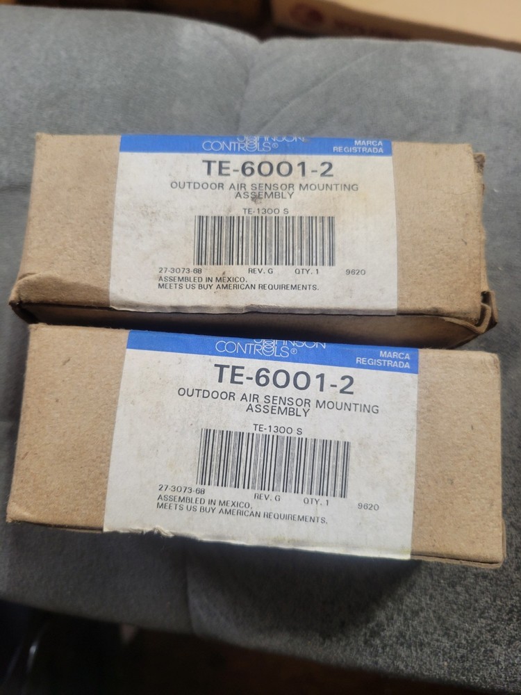 2 Johnson Controls TE-6001-2 Outdoor Air Sensor Mounting Assembly