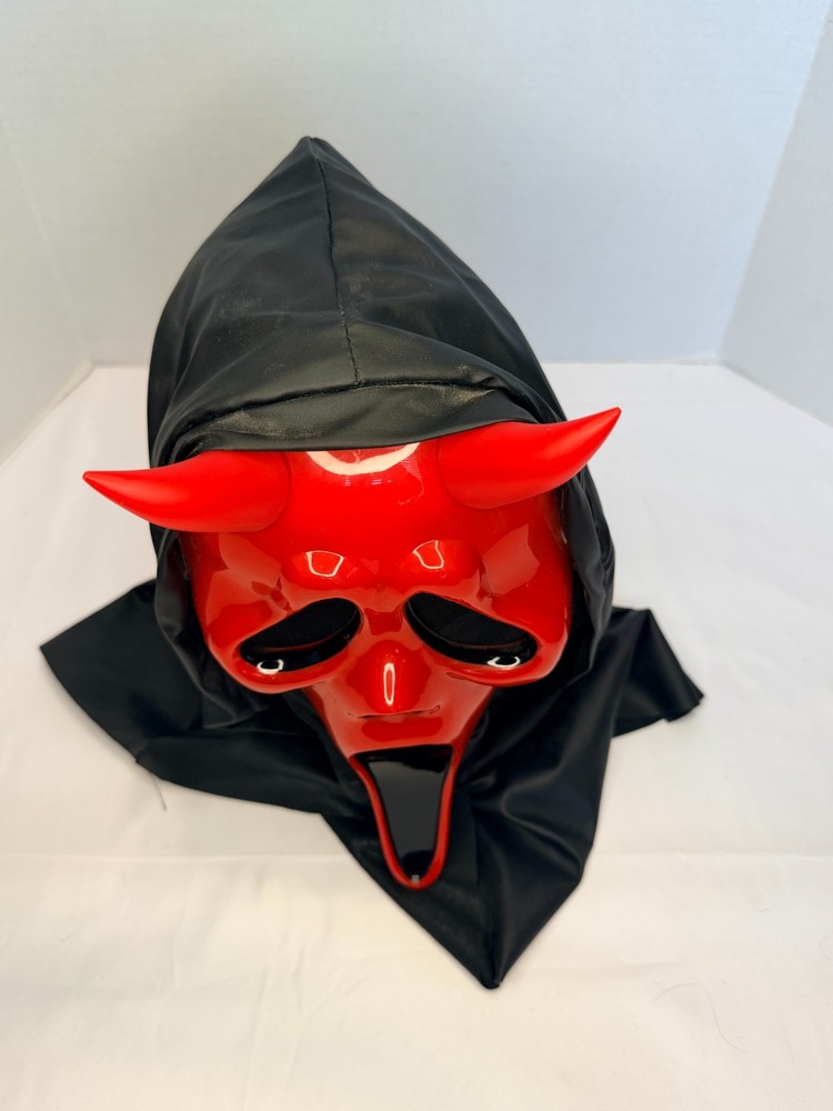 Licensed SCREAM GHOSTFACE Devil Face Dead By Daylight MASK FUN WORLD