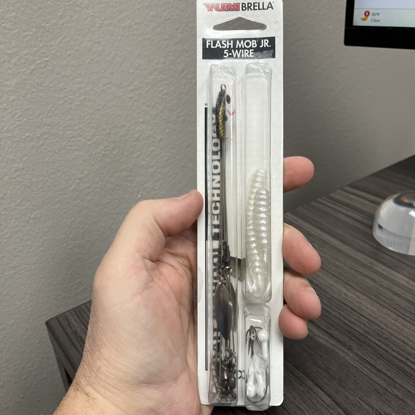 yumbrella flash mob jr 5-wire umbrella a-rig with jigheads and grubs