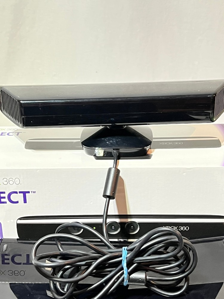 XBOX 360 SYSTEM, GAMES, KINECT SENSOR, XBOX 360 REMOTE CONTROLE EXCELLENT SHAPE