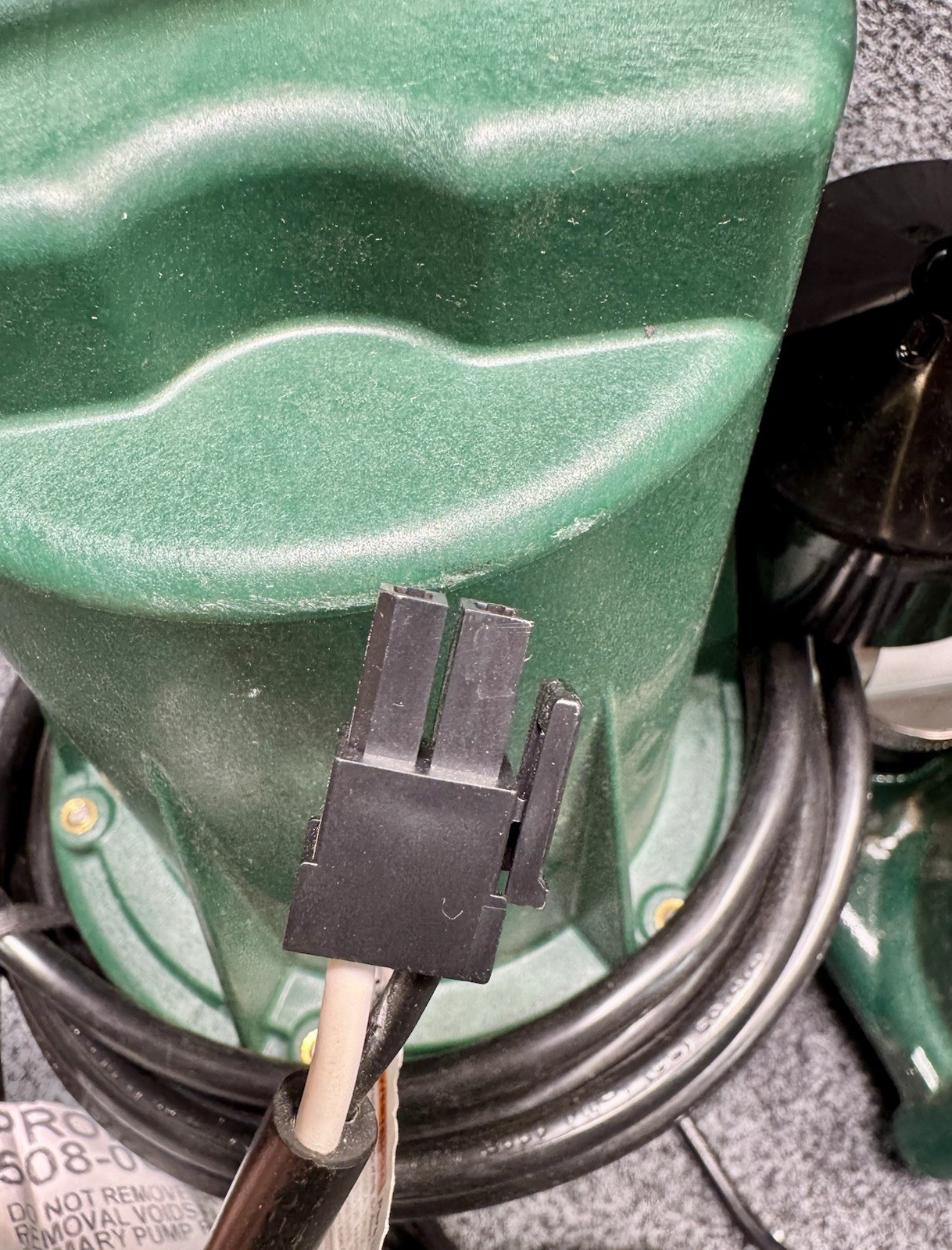 Zoeller 508-0007 Submersible Battery Back-Up Sump Pump System 115V / 12V DC