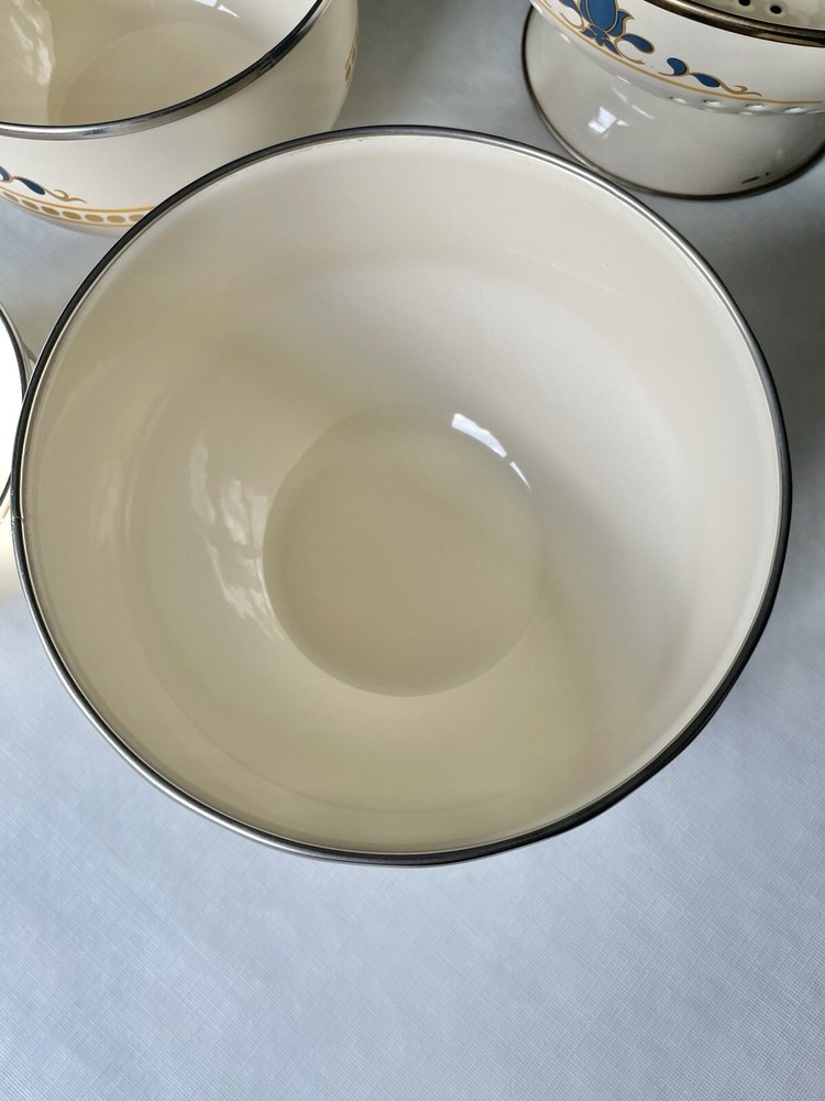 3 Enamel Nesting Mixing Bowls And Colander