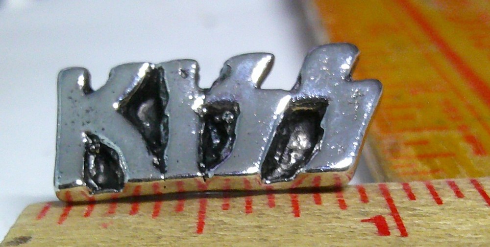 Kiss pin vintage collectible old rock band concert music memorabilia