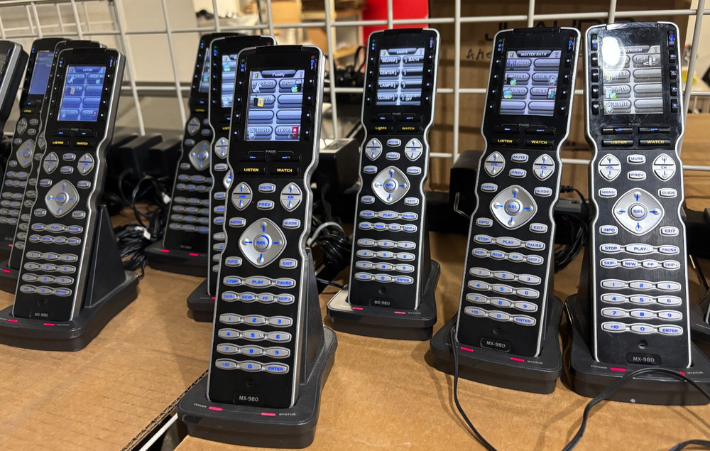 URC MX-980, Programmable w/Battery & Charging Cradle & Power Supply - PreOwned