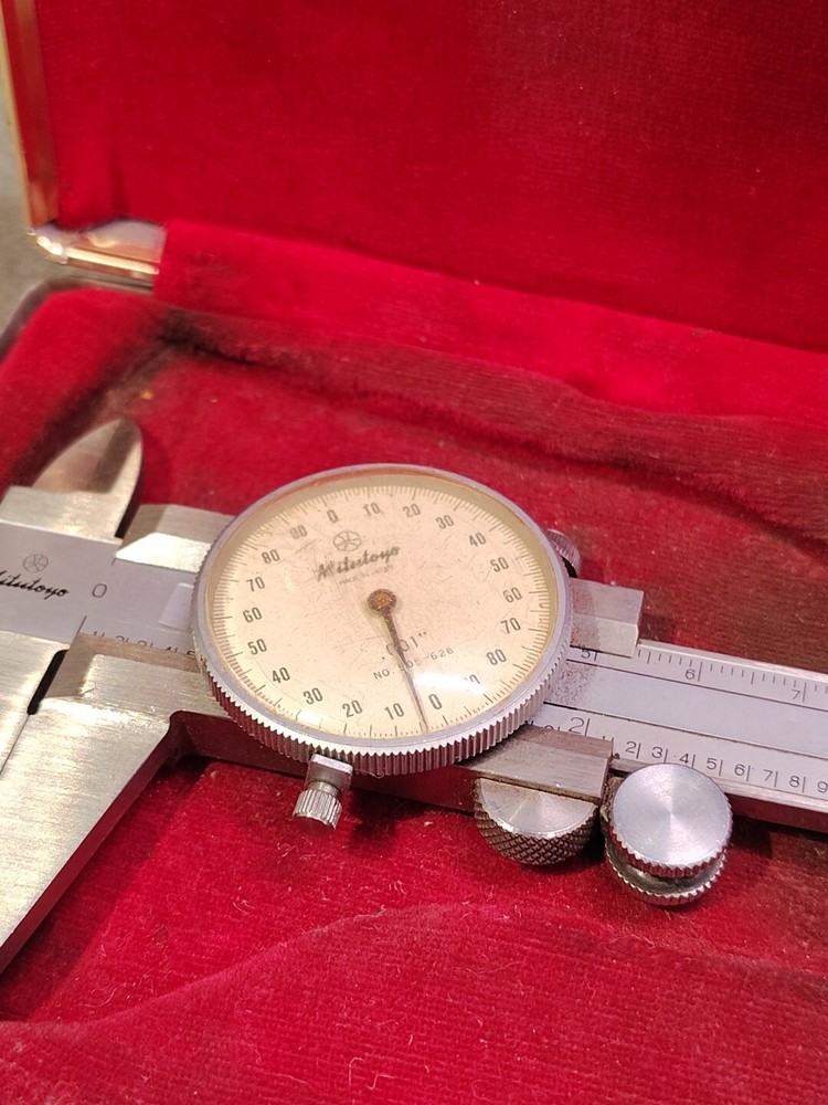 Mitutoyo dial caliper code # 505-626 W/ Manual And Case