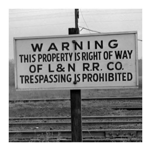 N Scale - L&N - Trespassing is Prohibited - 2 Pack