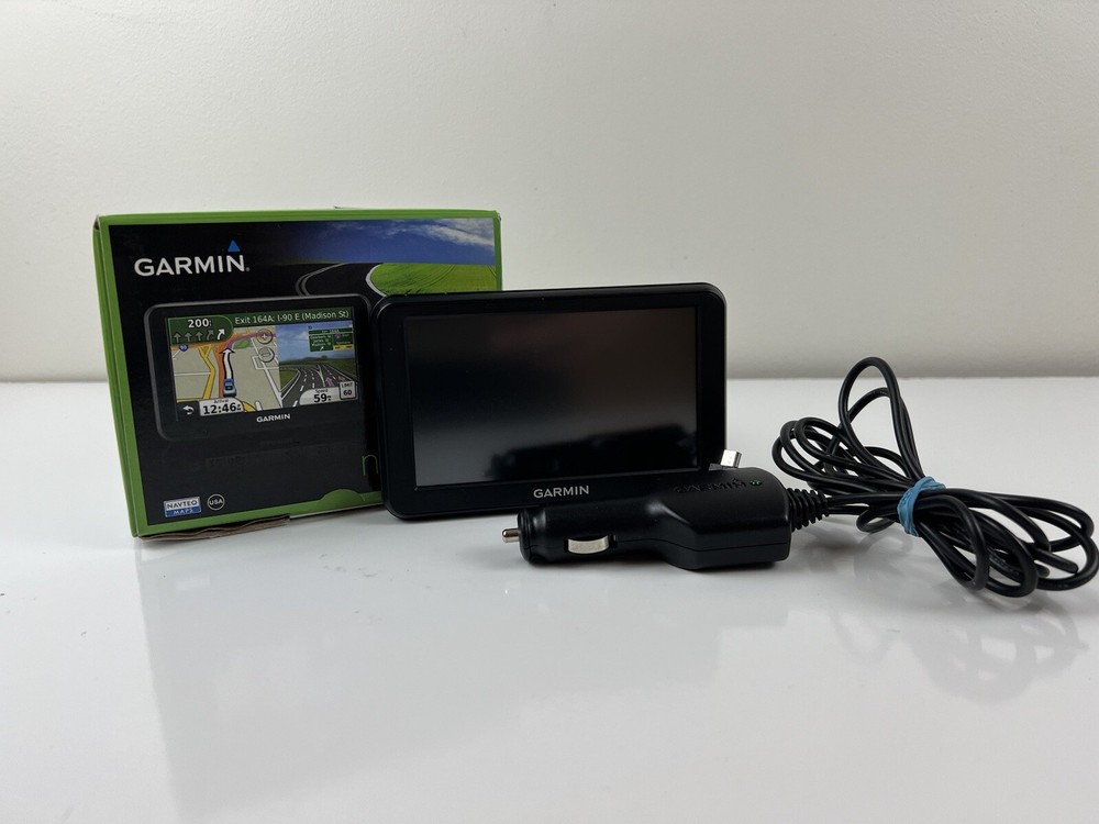 Garmin nüvi 50 GPS Navigator 5 inch Touchscreen Display Map Bundle Missing Mount