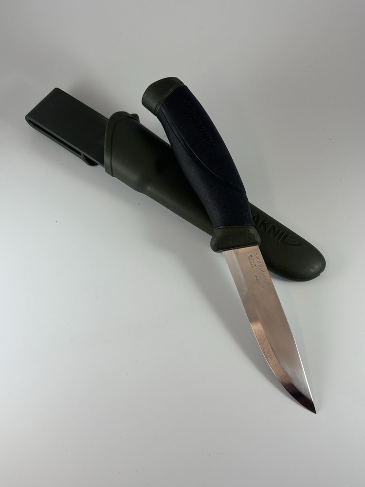 Morakniv Basic 546 Fixed Blade Knife 4in Stainless Straight Edge w/ Sheath