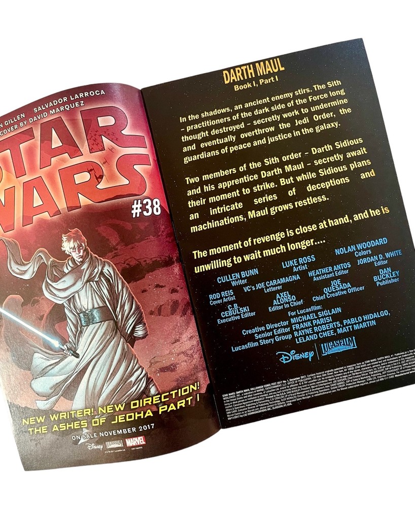 Comic Storage & Display Short Box PLUS Marvel's Star Wars Darth Maul Comic