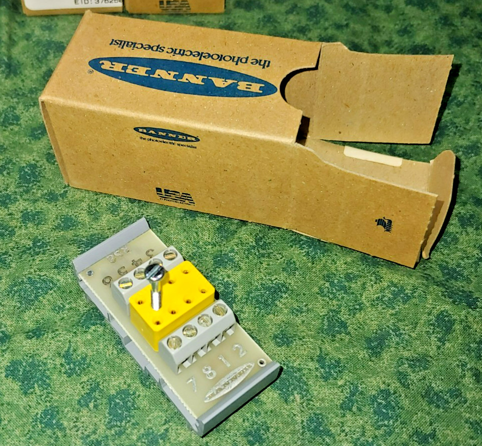 Banner Engineering 19745 - RS8 Micro Amp Relay Socket (43415-D3)