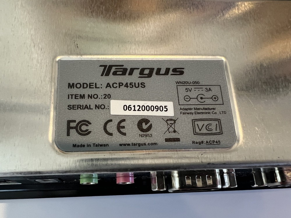 TARGUS ACP45US UNIVERSAL DOCKING STATION WITH CD'S