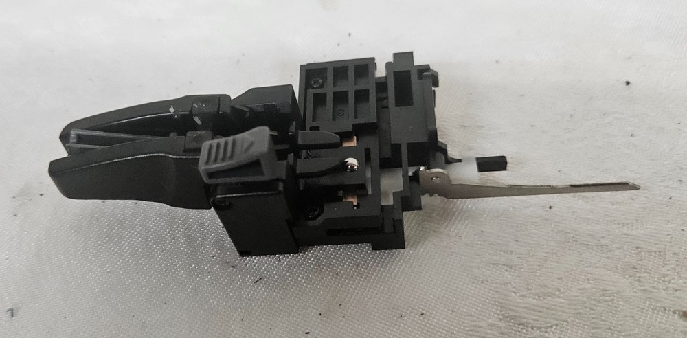 TECHNICS SL-MC700 CD Player Disc EJECTOR Assembly