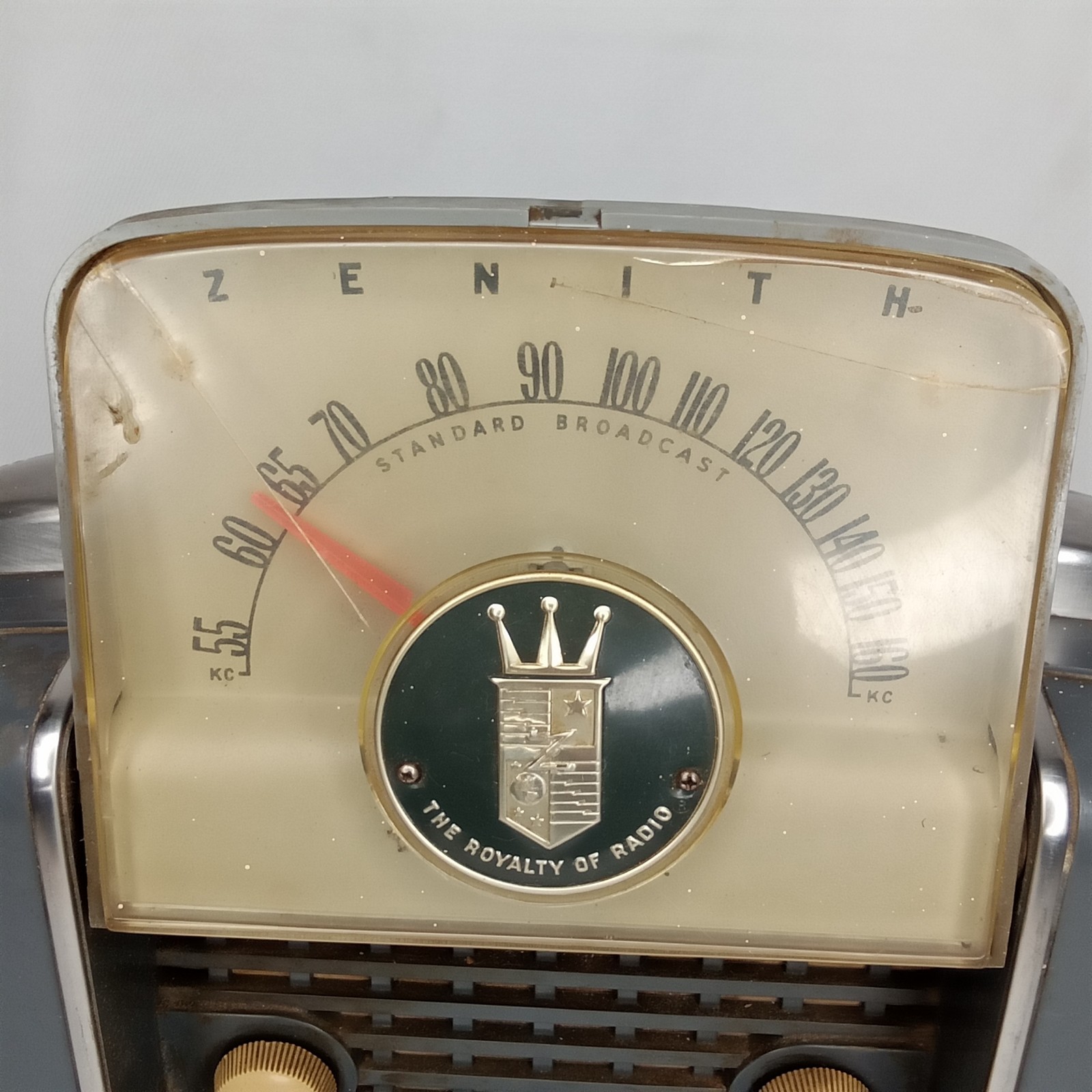 WWII Era Bakelite Portable AM Radio Zenith Tip-Top Holiday Gray 1940s