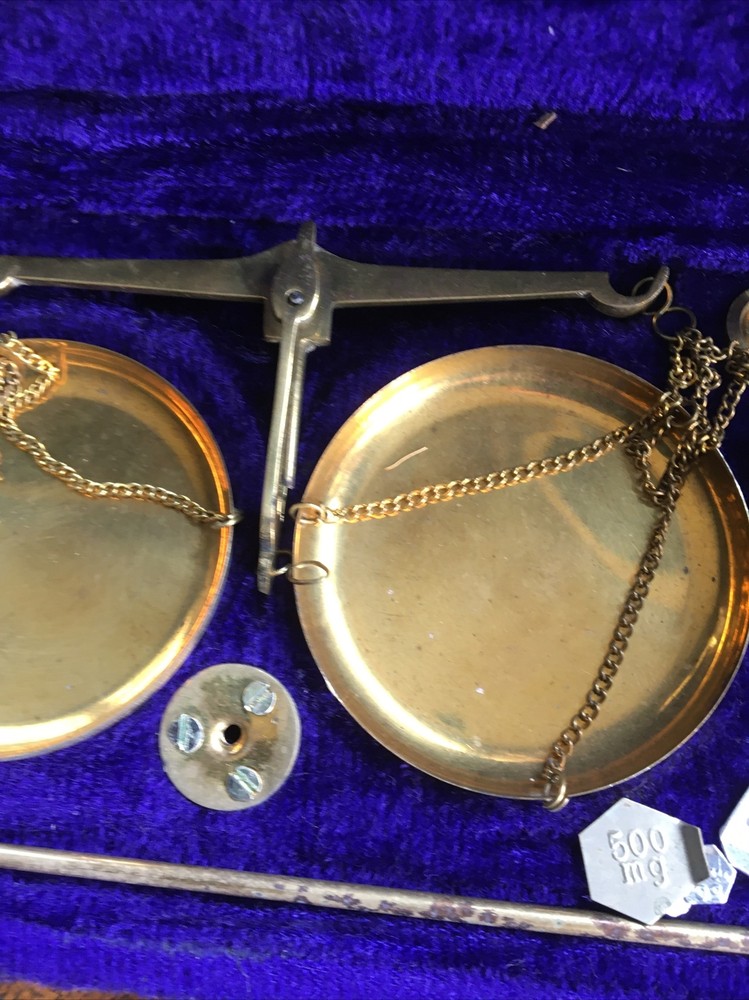 Small Vintage Weight Scales