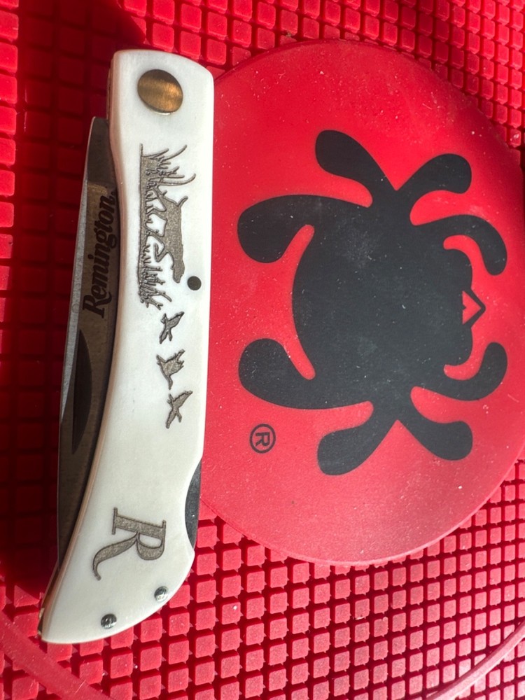 REMINGTON SCRIMSHAW LOCKBACK POCKET KNIFE