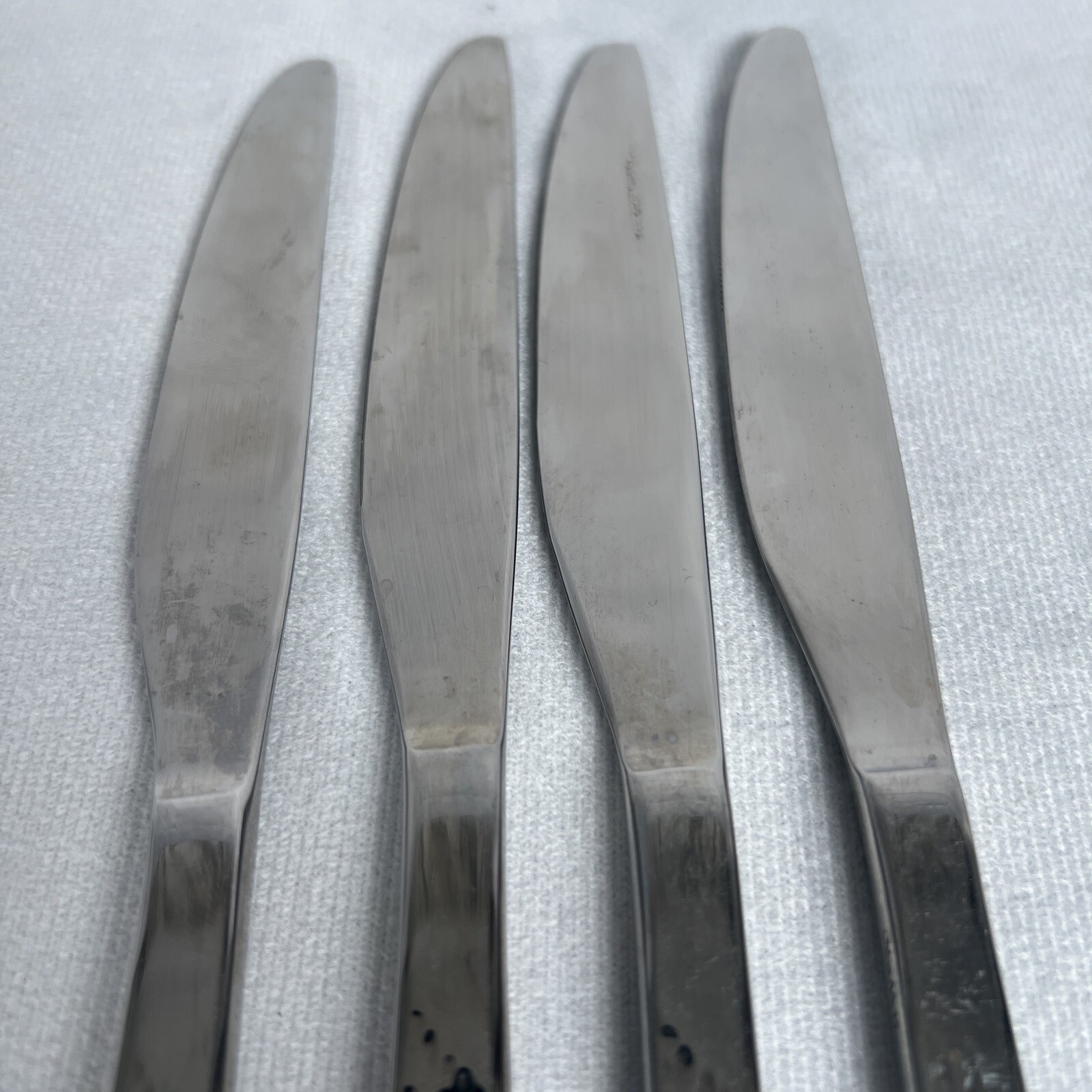 Oneida Chef's Table Hammered Stainless Butter Dinner Knives Set of 4