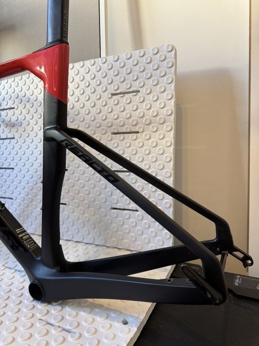Merida Reacto 4000 - Frameset with integrated cockpit.
