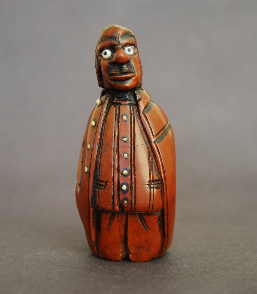 ANTIQUE COQUILLA SNUFF BOX
