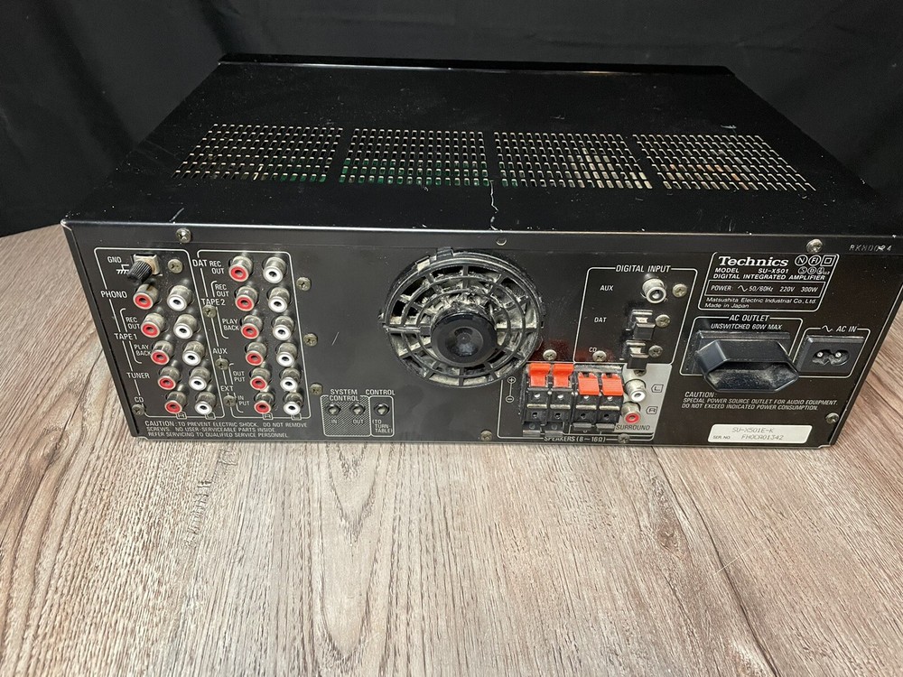 TECHNICS SU-X501/ No Cords /Parts Only