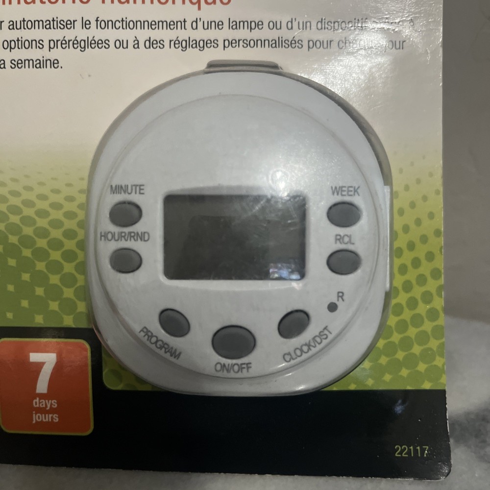 Staples 7 Day Programmable Digital Timer, Single Outlet, White, New!