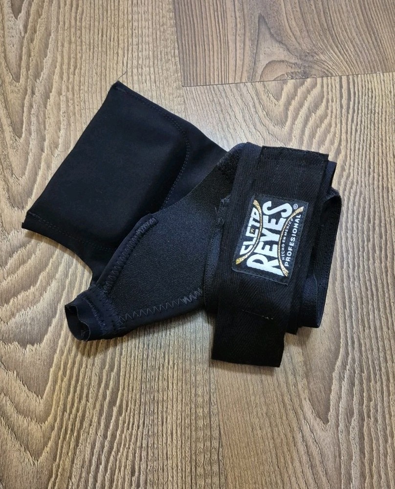Cleto Reyes quick HandWraps